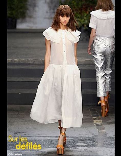 C'est précisément pour cette raison que le look combo blanc sur blanc, ou la robe blanche est la tendance que vous allez adorer. Comment s'habiller l'été en ville ? - Elle