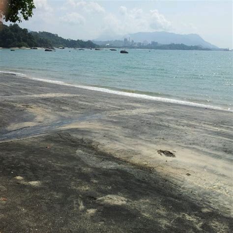 Pantai pasir hitam offers the most surreal sights in langkawi, especially when it is coupled with a string of eerie legends; Pantai Pasir Hitam (Black Sand Beach) - 41 tips