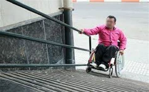 مناسب‌سازی شهری برای معلولان