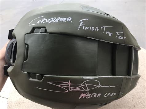 Signed by Steve Downes (master chief) himself : halo