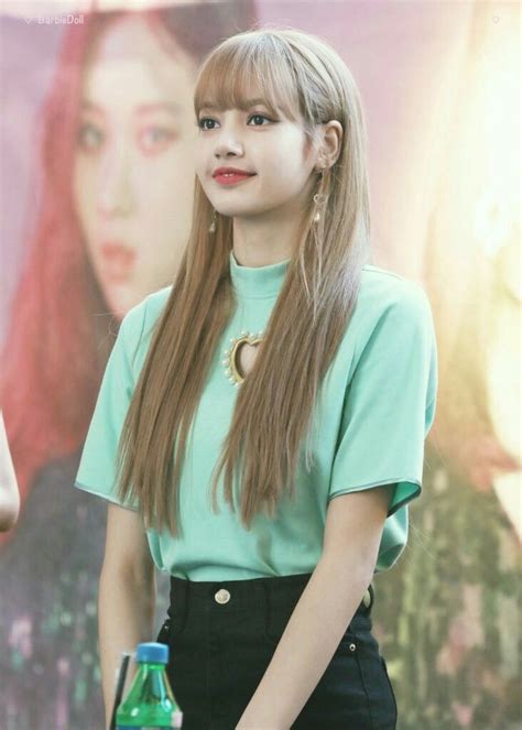 Hasta el 19 de abril, la artistas precio del vestido de lisa de blackpink. #BLACKPINK Lisa | Kpop feminino, Blakpink, Kim jennie