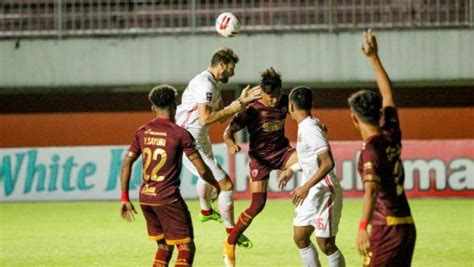 Riko simanjuntak (born 26 january 1992) is an indonesian professional footballer who plays as a winger for liga 1 club persija jakarta and the indonesia national team. Riko Simanjuntak Beberkan 2 Alasan Persija Hanya Imbang ...
