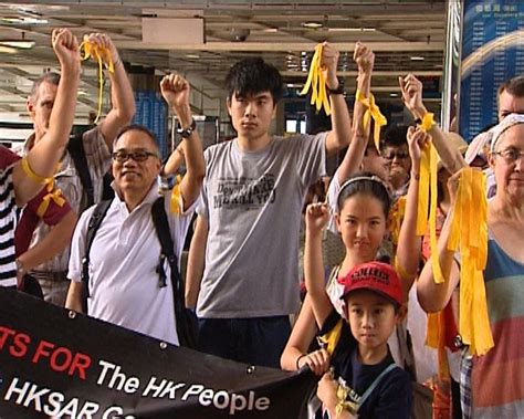 Jun 08, 2021 · 商界陸續推出疫苗抽獎及疫苗接種優惠獎賞，長江集團公布，長實（01113）、長和（00001）將聯同李嘉誠基金會送出總值2,000萬元的禮券大抽奬，名額有36名，以鼓勵市民接種疫苗。 愉景灣居民遊行反對渡輪加價 | Now 新聞