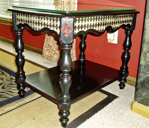Original bohemian designs, blog and gallery of photos. Faux Painting + Furniture: Red & Black Harlequin Side Table