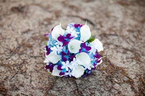Dec 04, 2020 · read on for 15 striking calla lily bouquets for any wedding style. Purple blue galaxy orchid and calla lily bridal bouquet