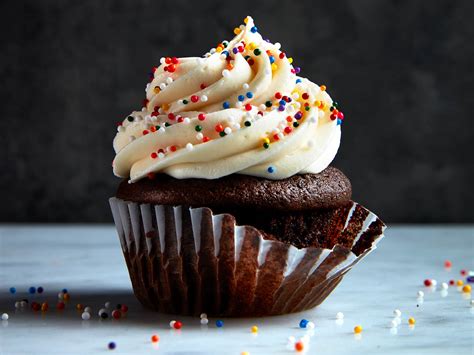 Chocolate Cupcakes Recipe With Vanilla Buttercream Icing Chatelaine