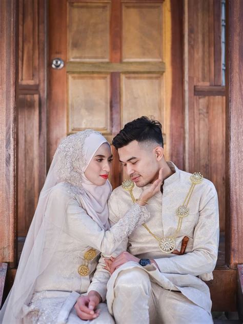 Penelitian secara empiris mengenai pembentukan identitas diri foreclosure pada remaja dalam menempuh pendidikan dipondok pesantren. Nak Kahwin Dengan Anak Bongsu, Korang kena Ready Dengan ...