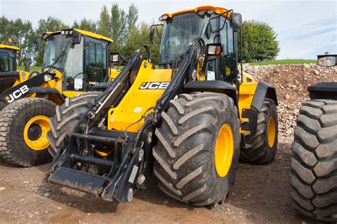 Pics And Prices Big Jcb Auction Awash With Tractors Shovels And