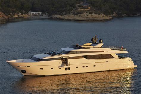 Sanlorenzo is the shipyard of choice for the uncompromising yachtsman. Sanlorenzo SL118 Yacht H1 among IY&A Awards 2015 Finalists ...