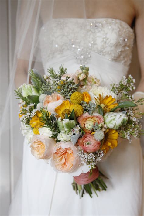 White wedding bouquets are always in style. Ranunculus | Bouquet Wedding Flower | Page 3