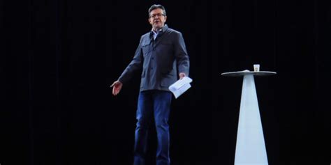 Pourtant, il s'agit d'une illusion d'optique plutôt que d'un véritable hologramme. L'hologramme de Jean-Luc Mélenchon fait un carton