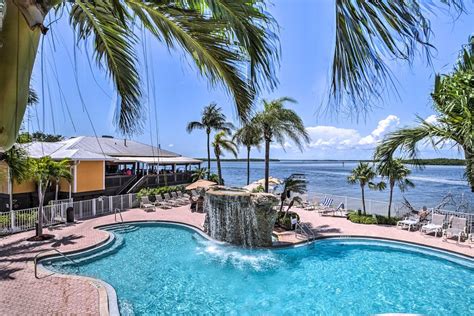 Updated 2019 New Fort Myers Beach Condo Balcony And Pool Access