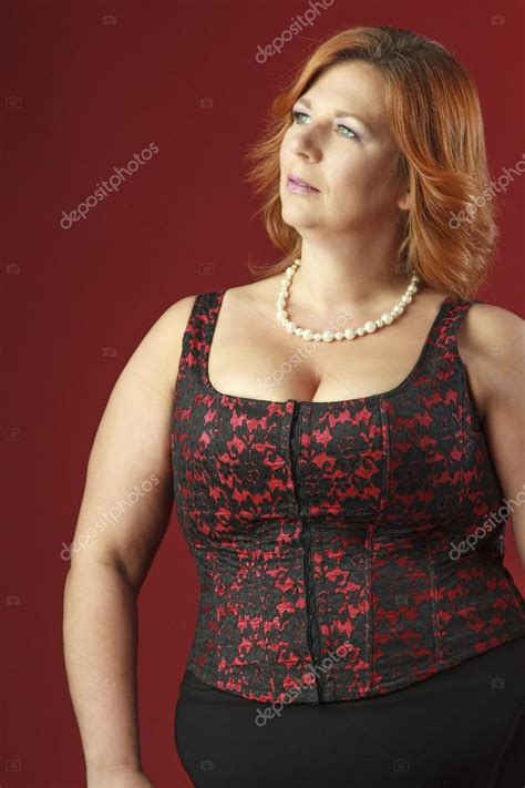 美しい年上の女性の写真 エロティックでポルノの写真