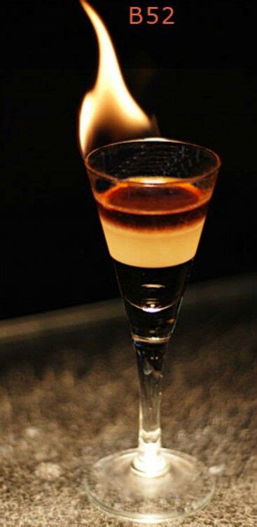Le bellini est un cocktail à base de prosecco ou de champagne et de purée de pêches blanches, boisson emblématique de la ville de venise, en italie, où il a été inventé. Cocktail / B-52 | Mixed drinks alcohol, Coctails recipes ...