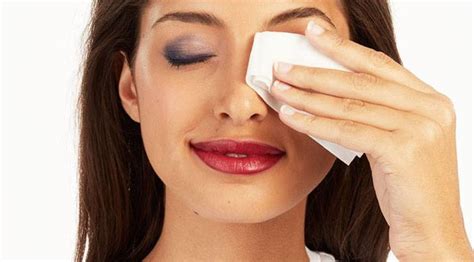 Makeup Removers How To Remove Your Makeup Garnier