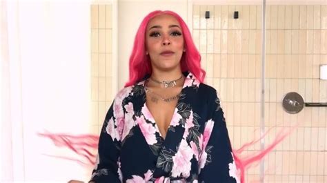 Kimono Robe Worn By Doja Cat In Doja Cats Guide To E Girl Beauty