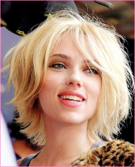 When scarlet johansson cut her long hair into a bob, she went for a contemporary shape that really created and impact when it was revealed. Scarlett Johansson Messy Short Hair, Celebrity hairstyles ...