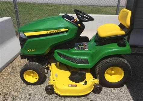 John Deere X300 Lawn Tractors Price Reviews And Specifications 2022