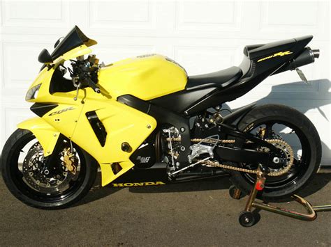 There are 1 cbr models on offer with price starting from rs. Honda Cbr 600 Yellow
