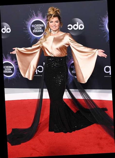 Shania Twain Returns To The American Music Awards Red Carpet In