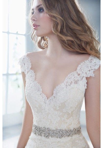 How To Find Your Dream Wedding Dress Wedding Flowers