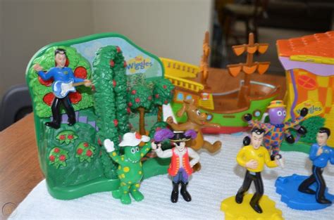 The Wiggles 8 Figures 3 Singing Playsets Henry Wags Dorothy Captain