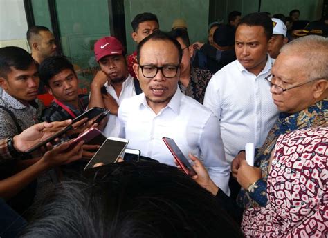 Lalu selain itu ada juga tunjangan perjalanan dinas. Tandatangani SE THR, Menaker Minta Pemda Awasi | KILAS CIREBON