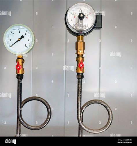 Close Up Pressure Gauges With The Perkins Tube Stock Photo Alamy