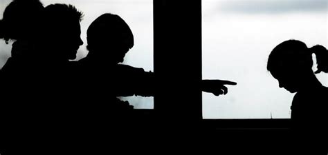 Mobbing ist ein sehr bekanntes schlagwort und wurde schon in vielen bereichen und beziehungen diskutiert. Psychokrieg in der Schule - Donaueschingen - Badische Zeitung