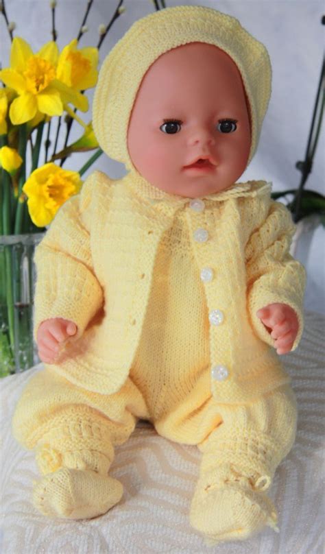 Knitters love to knit for babies because everything is smaller and quicker to make. Pin på knitting