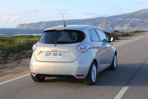 Renault markės automobiliams būdinga c raidės formos šviesadiodžių žibintų linija zoe suteikia neprilygstamo išraiškingumo. Der Renault Zoe Intens: Unser allerneustes Pferd im Stall ...