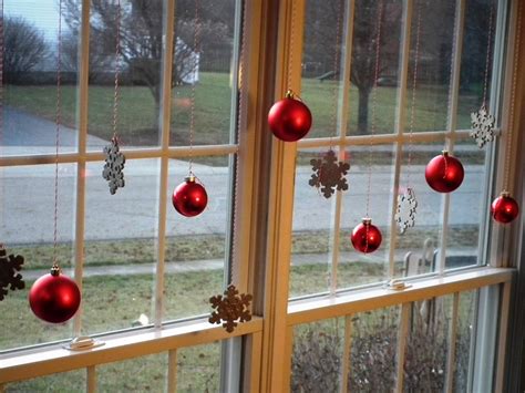 3 making the most of your space. Christmas Window Decoration Ideas - HomesFeed