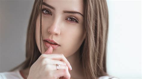 Looking At Viewer Portrait Brown Eyes Finger On Lips Depth Of Field Women Face Simple