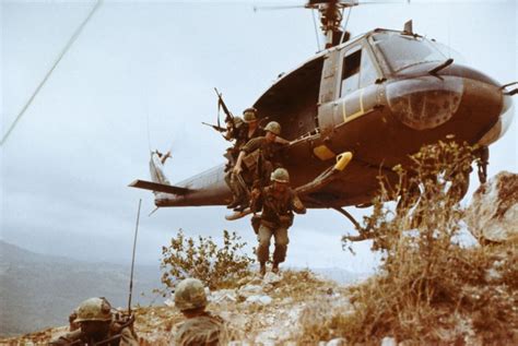 Why The Uh 60 Black Hawk Is Such A Badass Helo