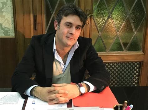 Identifica un essere, un oggetto o un concetto che assume genere maschile. "Lo stillicidio di Soget nei confronti dei cittadini deve ...