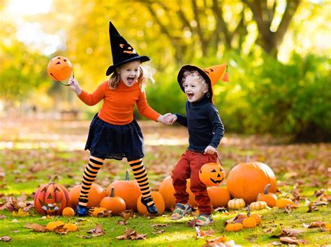 8 Frightfully Fun Halloween Party Games