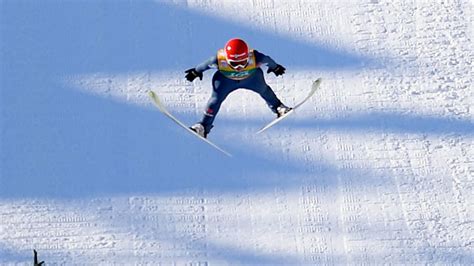Es waren schlimme bilder von einem üblen sturz, die den ersten wettkampftag beim großen saisonfinale der. Skispringen in Rasov: Katharina Althaus fliegt auf Rang ...