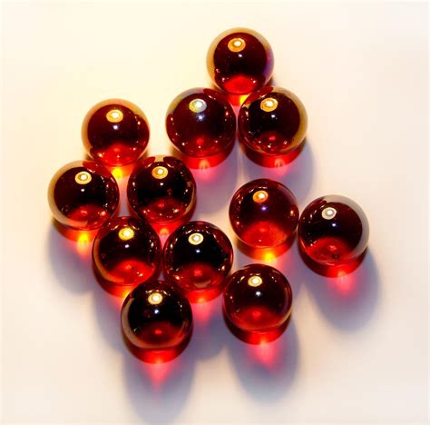 red marbles as rememberalls 색깔 구슬 유리 구슬