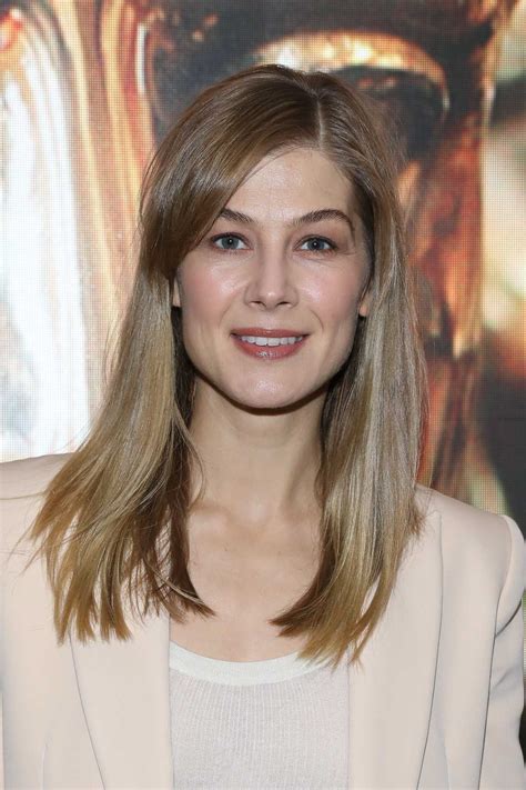 Rosamund Pike Attends A Private War Screening In New York 10222018