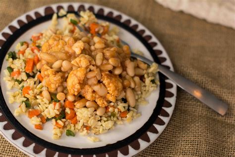 Pasta meets stew in this vegan great northern beans are an excellent source of dietary fiber, supplying 12 grams per cup, which is 50 percent of the recommended daily value, friedman says. Great Northern Bean Bake over South Western Rice | Great ...