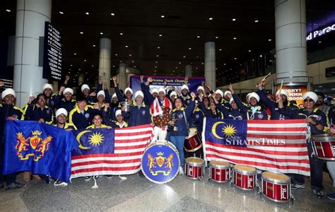 Sri dasmesh pipe band with rtm this morning. 'World pipe band crown our gift for Merdeka' NSTTV | New ...