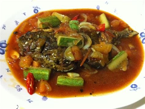 Bahan3 ekor ikan bawalbawang putihbawang merahsaos tomatgarampenyedab rasa dn minyak utk menggoreng. Nooryati Septembia Sherly Tawith~Bingo: Bawal masak merah ...