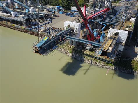 Das projekt befindet sich in linz, oberösterreich, österreich, europa. Neue Donaubrücke Linz: Spektakulärer Einhub der letzten ...