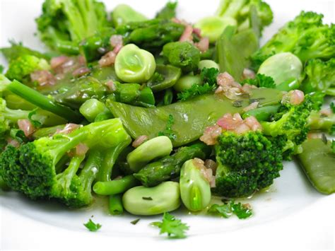 Salade de légumes verts croquants aux herbes | Recette ...