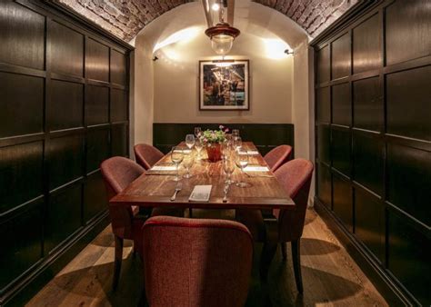 From birthday dinners to corporate boardroom meetings, we have a range of dining rooms available to hire. Private Dining Rooms at Crusting Pipe - Covent Garden WC2