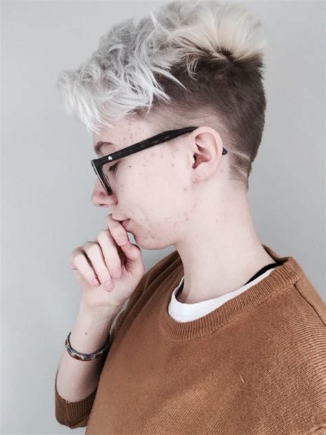 Here are 22 styles to take with you on your next trip to the salon, from the as gender fluidity becomes more accepted, hair trends are of course going to follow. androgyny on Tumblr