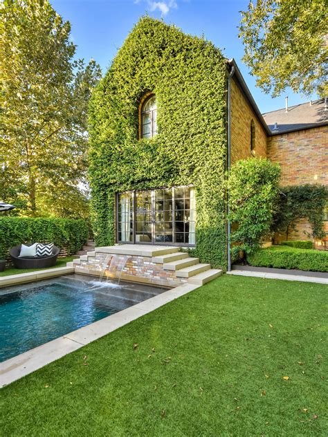 Slideshow: The best way to describe this for-sale Austin home? Urban