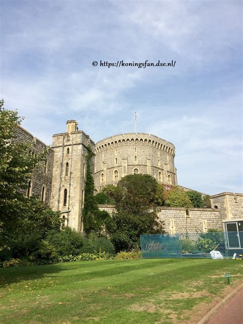Windsor castle is one of three official residences of the queen and has been home to the sovereign for over 900 years. Buitenlandse Uitstapjes Windsor Castle