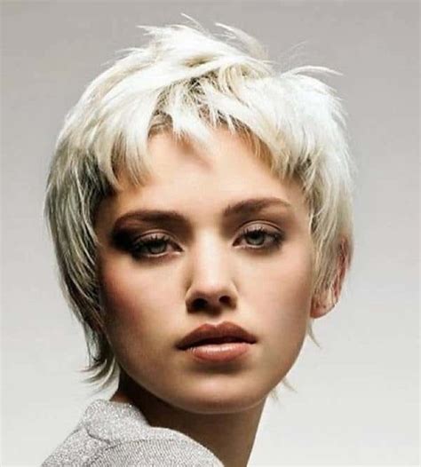 12 Tempting Short Layered Haircuts for Thick Hair (2020 ...