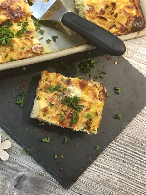 Speckkuchen is a type of quiche, a specialty of northern hesse, germany. ᐅ Speck-Lauch-Kuchen ⇒ Ofenzauberer • Pampered Chef ...